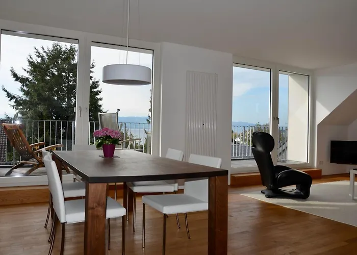 180 Grad Im 2 Og Mit Panoramafenster Und Bergblick